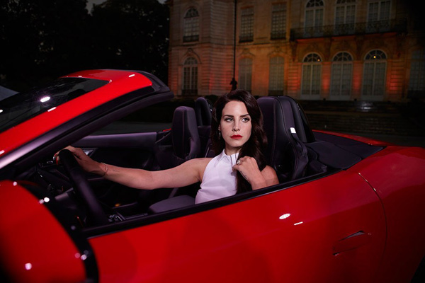 Lana del Rey Jaguar f-type